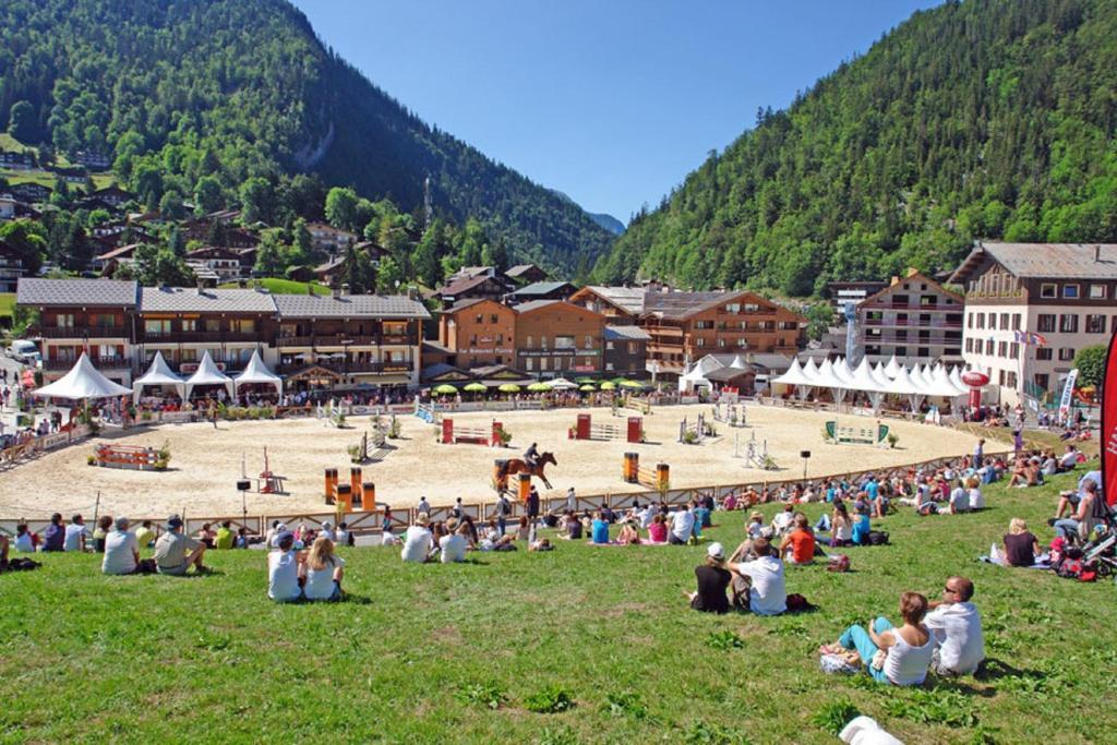 Résidence - Les Grandes Alpes La Clusaz Esterno foto